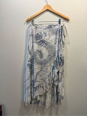 Blue Island Tie-Dye Flowy Faux Wrap Midi Skirt in Grey and White Rayon